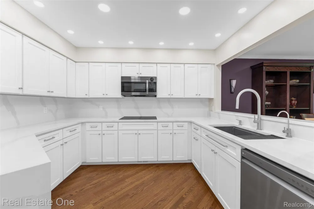 4884 Pine Eagles Court Genoa Township, MI 48116