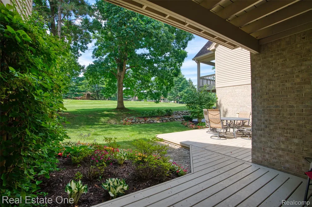 4884 Pine Eagles Court Genoa Township, MI 48116