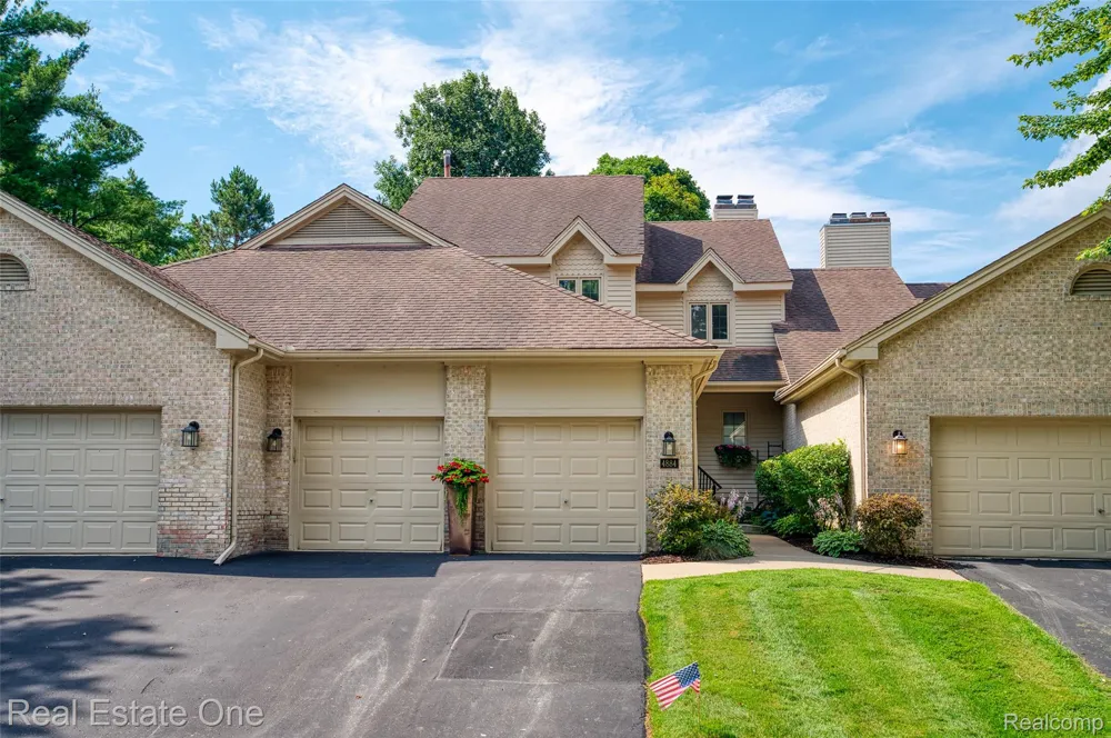 4884 Pine Eagles Court Genoa Township, MI 48116