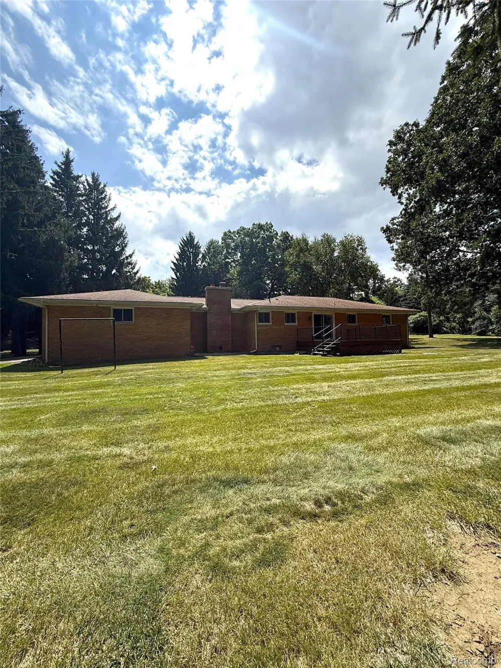 25 E Oakwood Road Oxford Charter Township, MI 48371