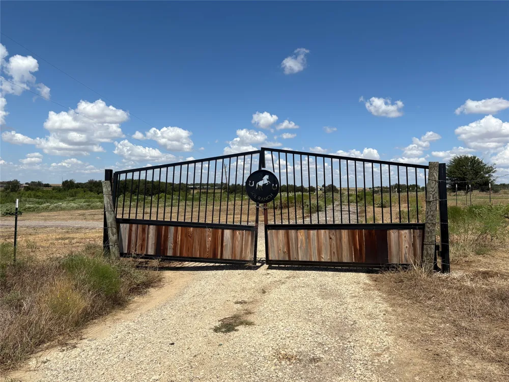 1701 County Road 466 Elgin, TX 78621
