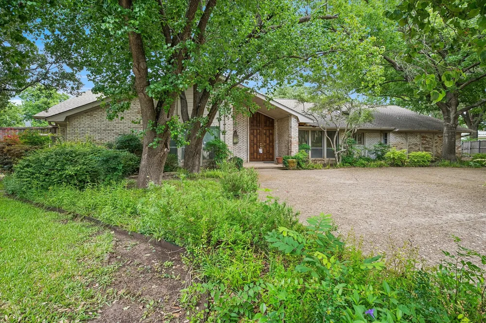 6940 Wildglen Drive Dallas, TX 75230