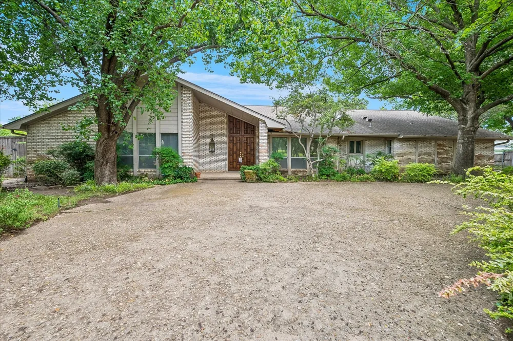 6940 Wildglen Drive Dallas, TX 75230
