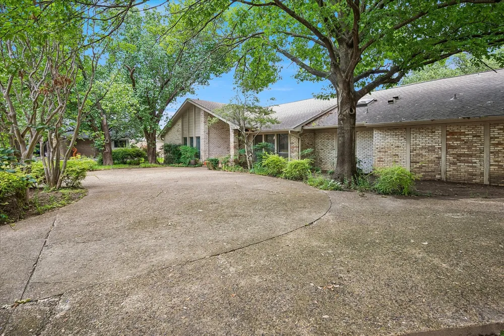 6940 Wildglen Drive Dallas, TX 75230