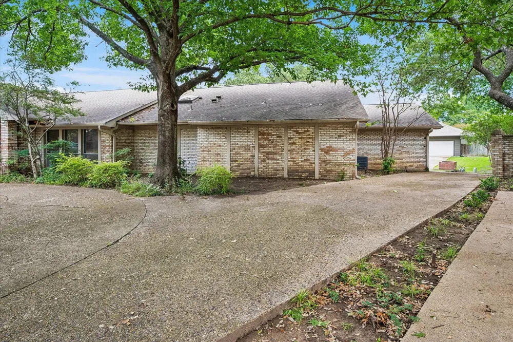 6940 Wildglen Drive Dallas, TX 75230