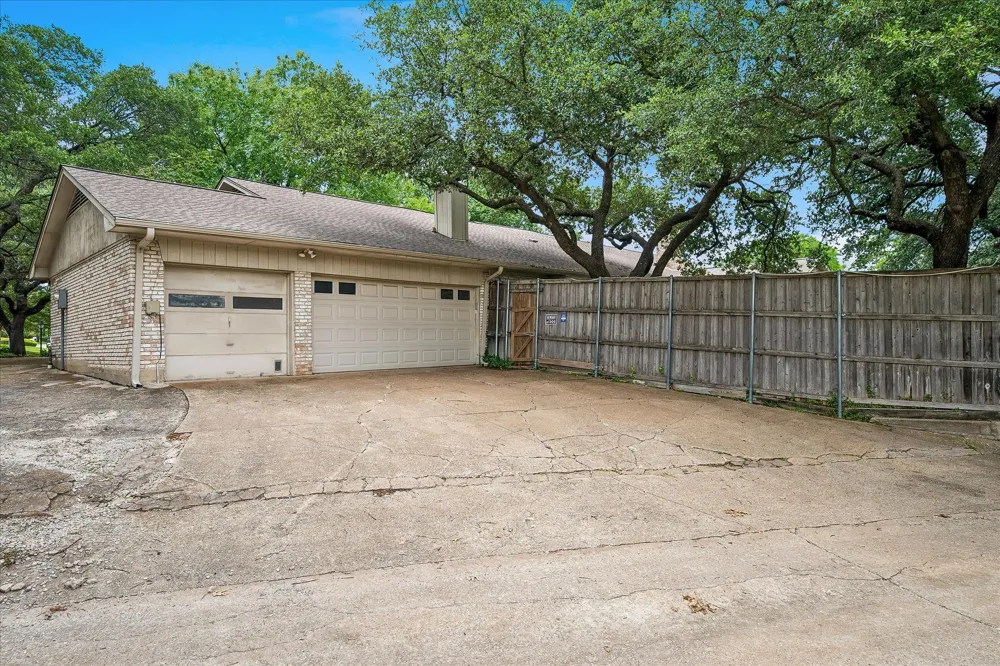 6940 Wildglen Drive Dallas, TX 75230