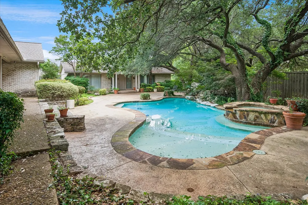 6940 Wildglen Drive Dallas, TX 75230