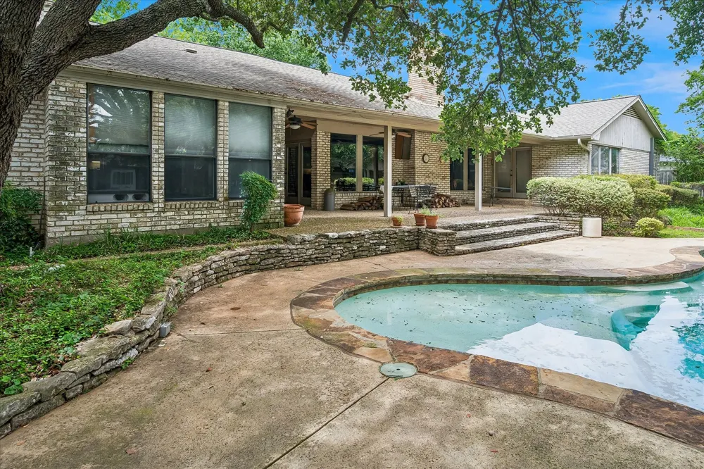 6940 Wildglen Drive Dallas, TX 75230