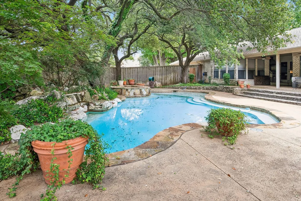 6940 Wildglen Drive Dallas, TX 75230