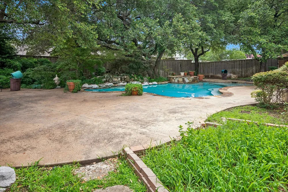 6940 Wildglen Drive Dallas, TX 75230
