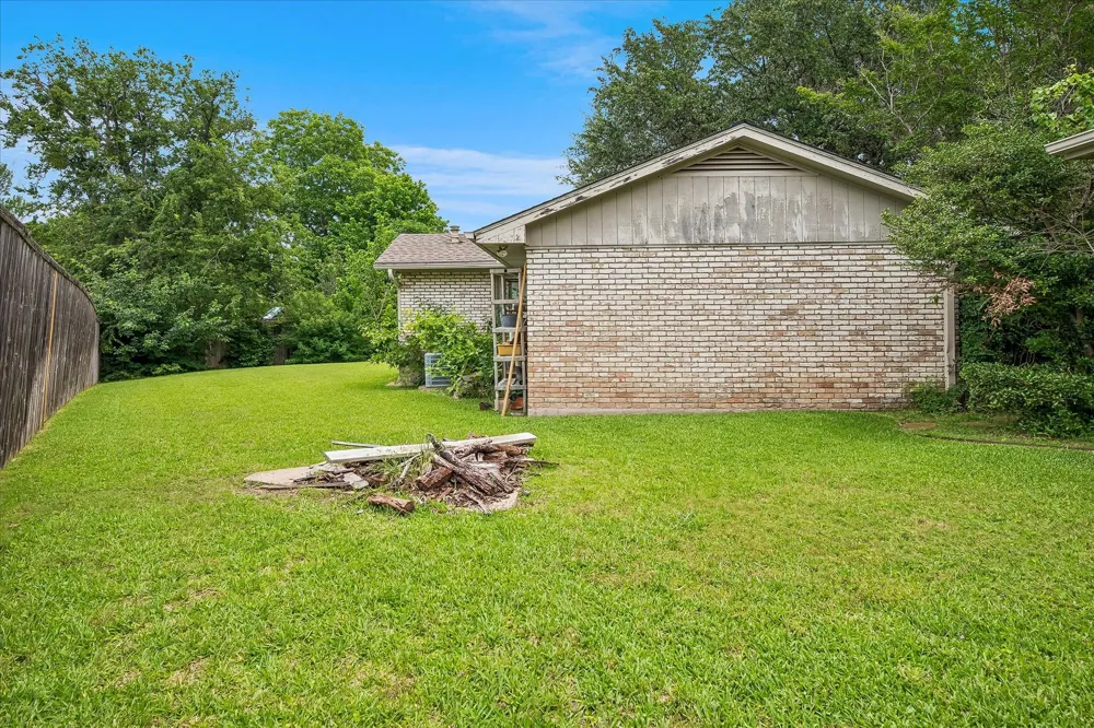 6940 Wildglen Drive Dallas, TX 75230