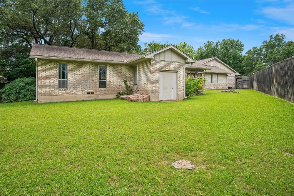 6940 Wildglen Drive Dallas, TX 75230