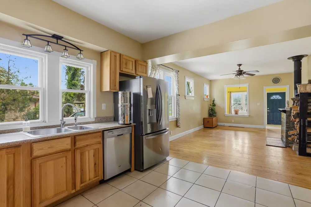 1982 Fairplain Avenue Benton Harbor, MI 49022
