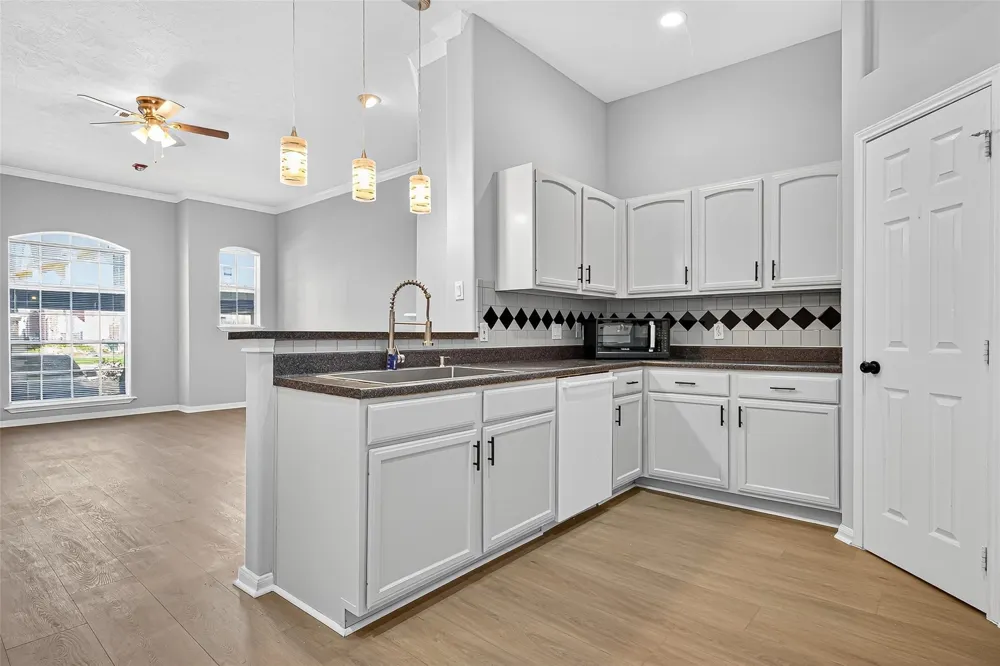 2710 Grants Lake Boulevard #L8 Sugar Land, TX 77479
