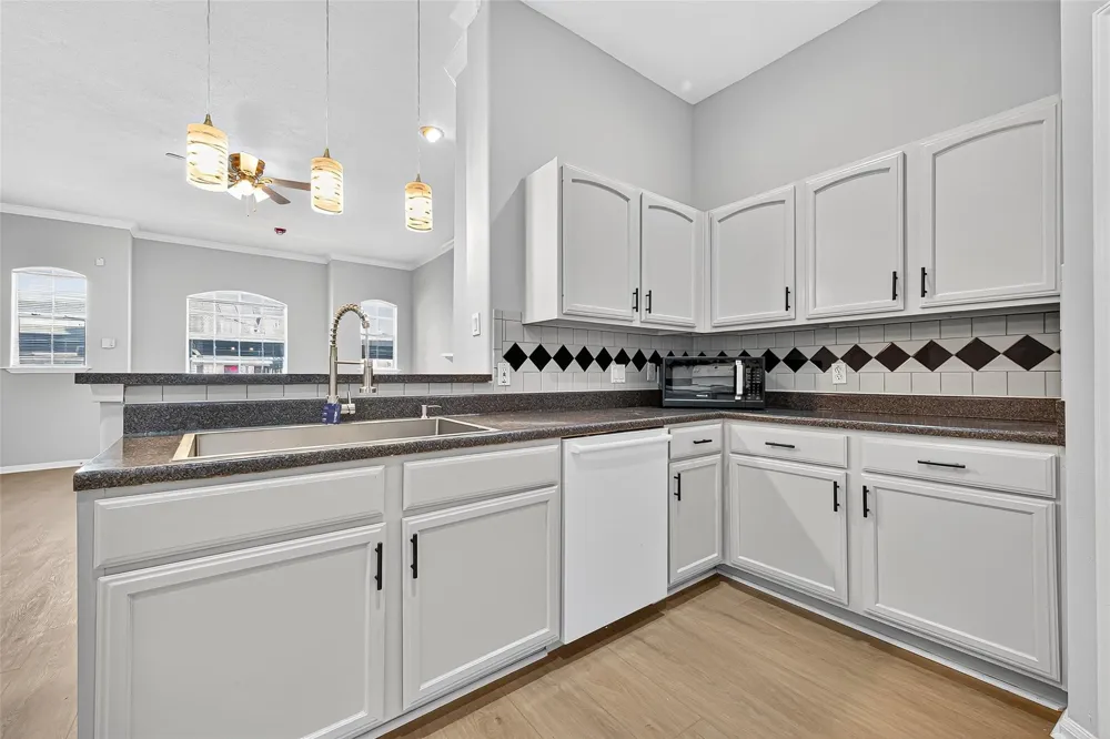 2710 Grants Lake Boulevard #L8 Sugar Land, TX 77479