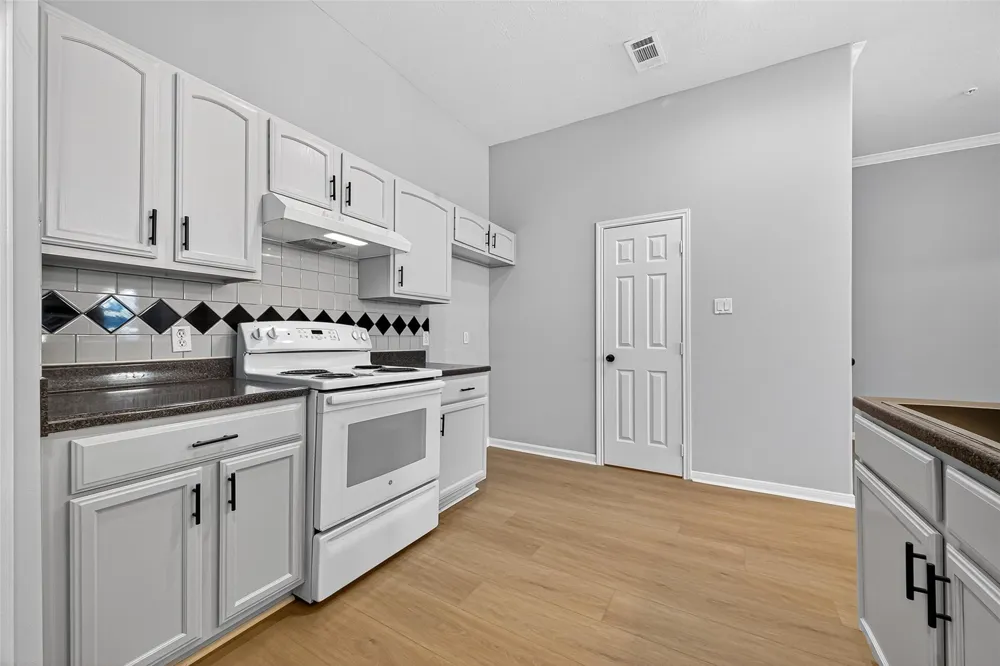 2710 Grants Lake Boulevard #L8 Sugar Land, TX 77479