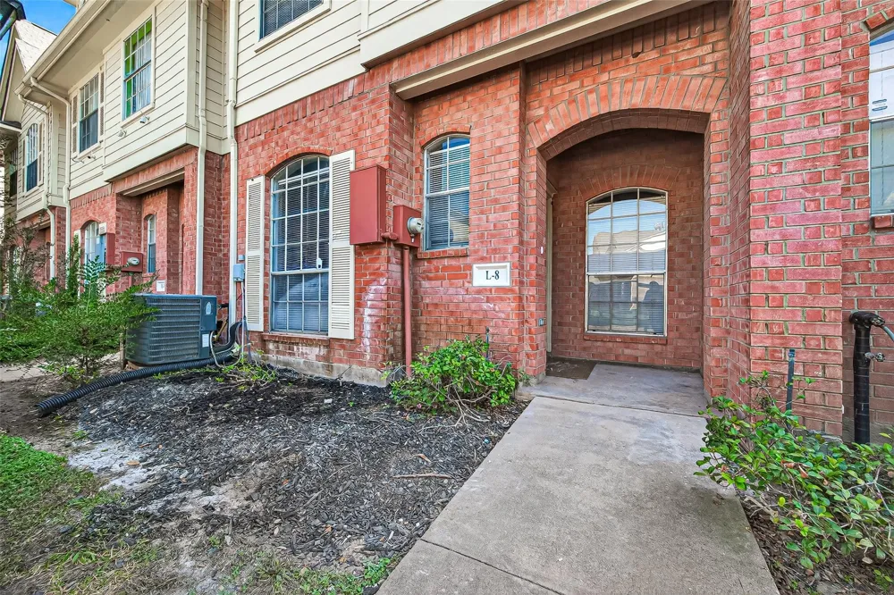 2710 Grants Lake Boulevard #L8 Sugar Land, TX 77479