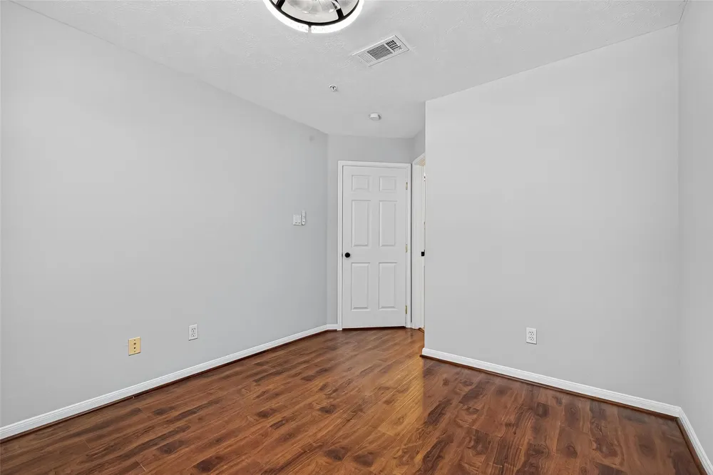 2710 Grants Lake Boulevard #L8 Sugar Land, TX 77479
