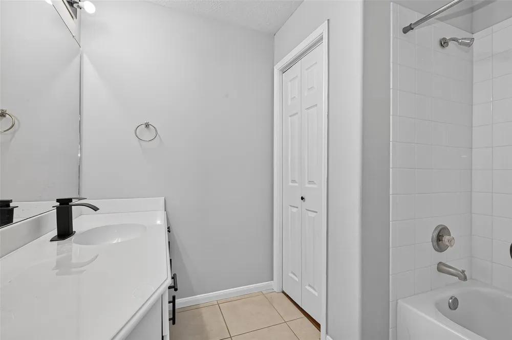 2710 Grants Lake Boulevard #L8 Sugar Land, TX 77479
