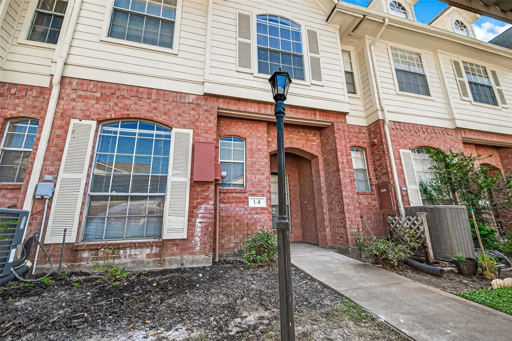 2710 Grants Lake Boulevard #L8 Sugar Land, TX 77479