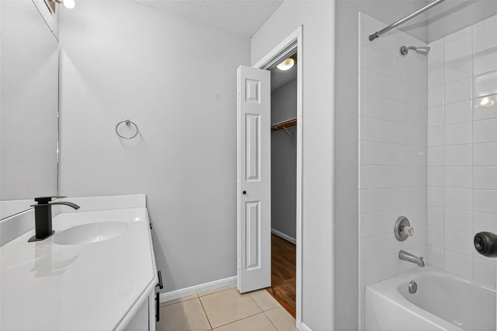 2710 Grants Lake Boulevard #L8 Sugar Land, TX 77479