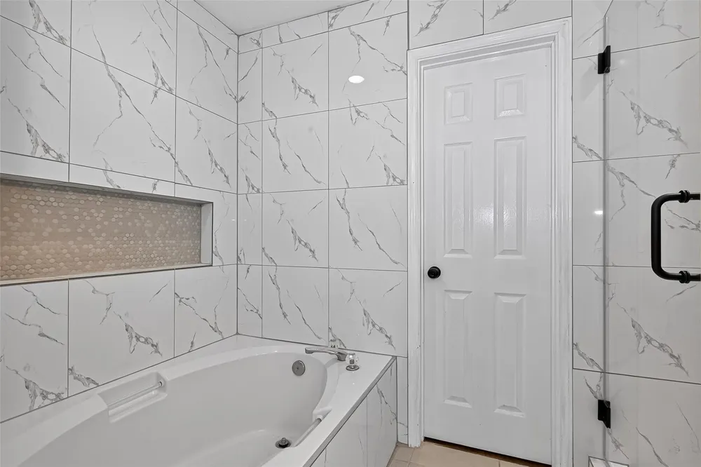 2710 Grants Lake Boulevard #L8 Sugar Land, TX 77479