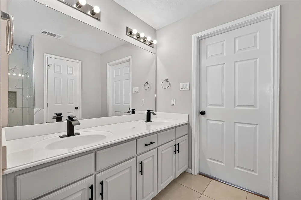 2710 Grants Lake Boulevard #L8 Sugar Land, TX 77479