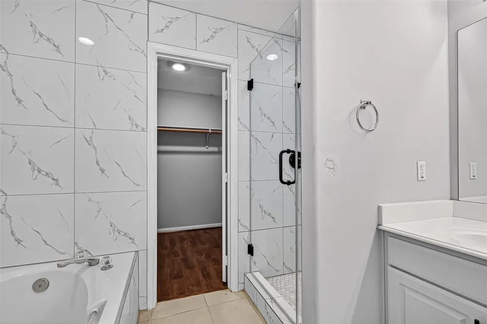 2710 Grants Lake Boulevard #L8 Sugar Land, TX 77479
