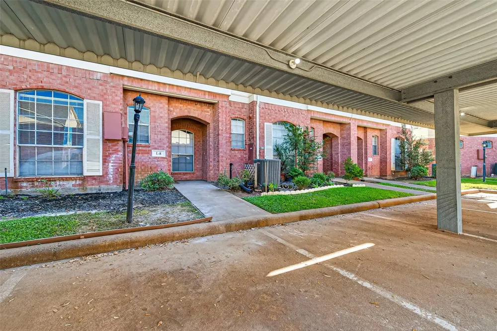 2710 Grants Lake Boulevard #L8 Sugar Land, TX 77479