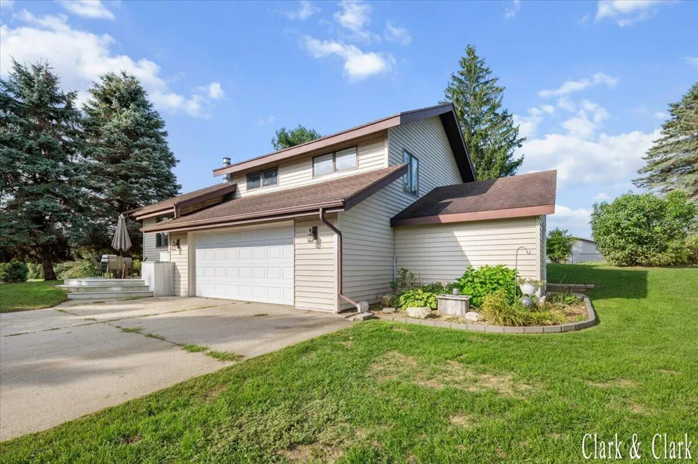 1030 Par Drive Weidman, MI 48893