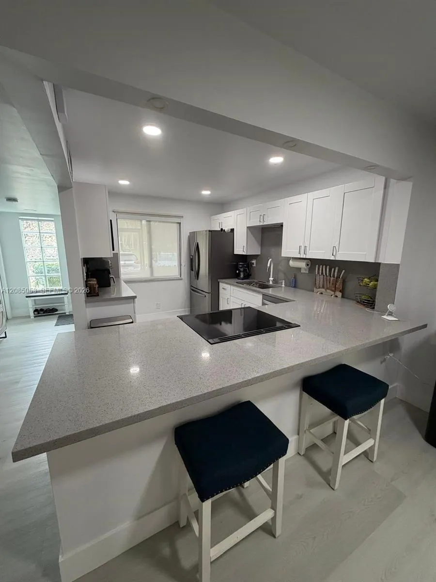331 Lakeview Dr #101 Weston, FL 33326