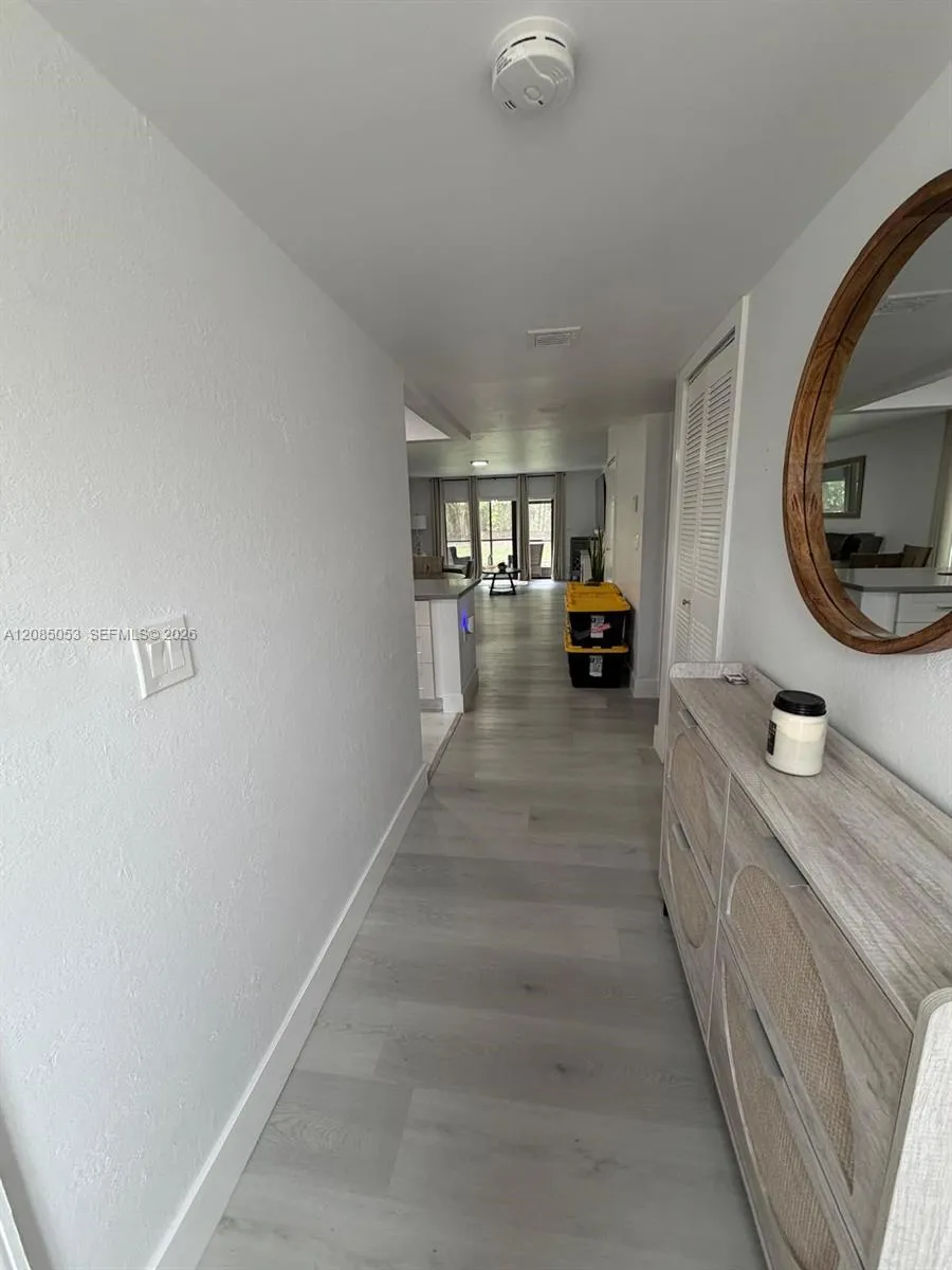 331 Lakeview Dr #101 Weston, FL 33326