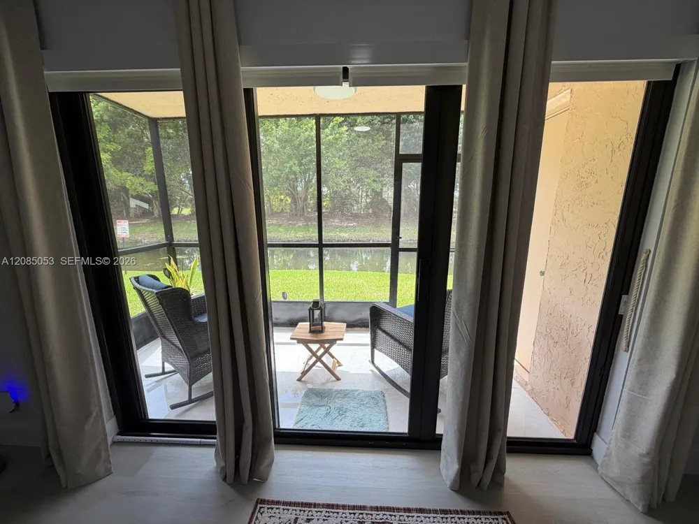 331 Lakeview Dr #101 Weston, FL 33326