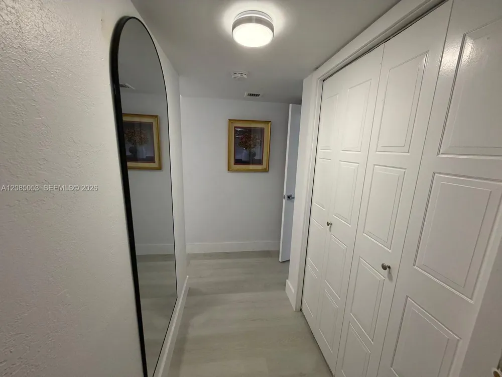 331 Lakeview Dr #101 Weston, FL 33326