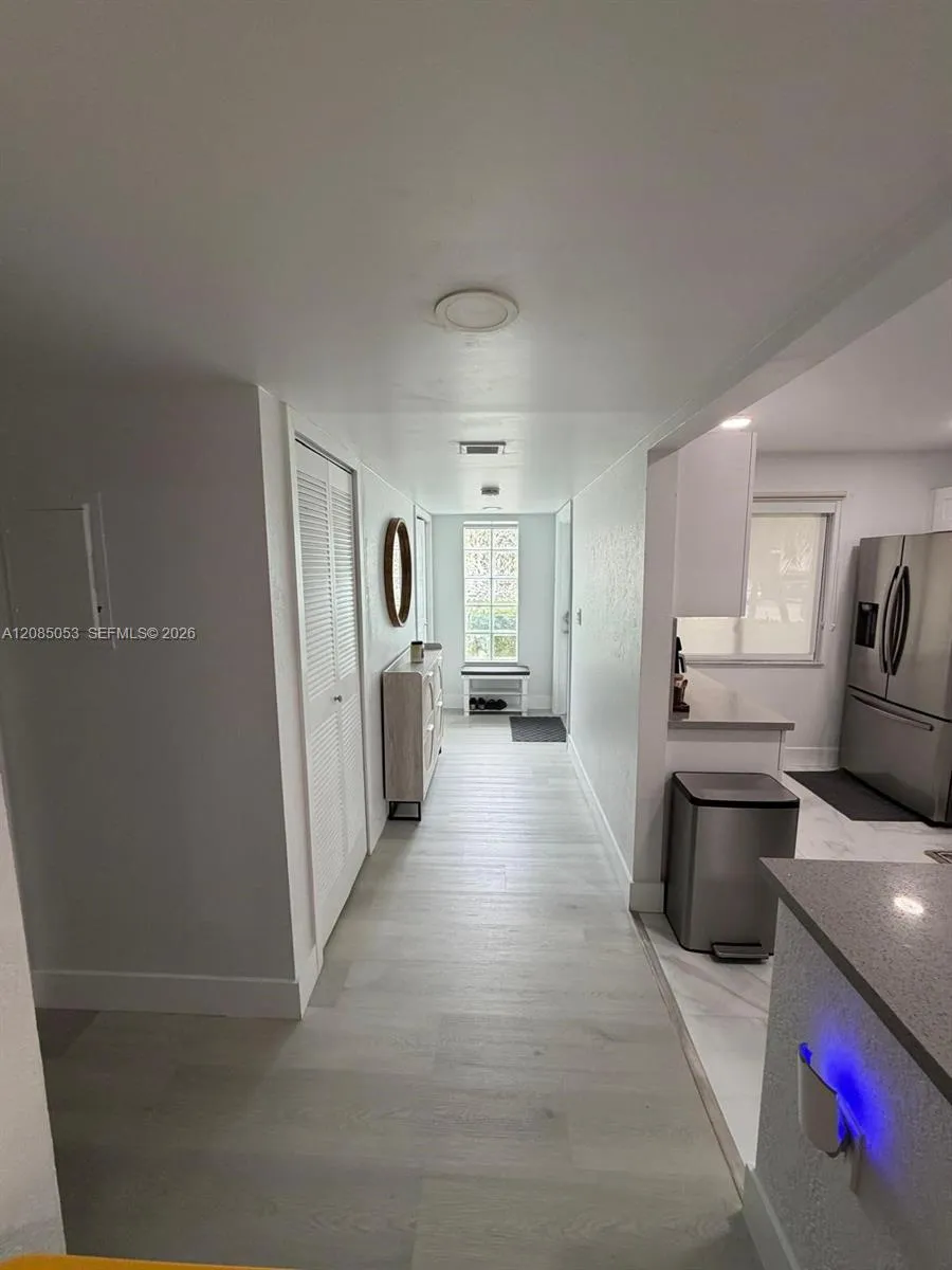 331 Lakeview Dr #101 Weston, FL 33326