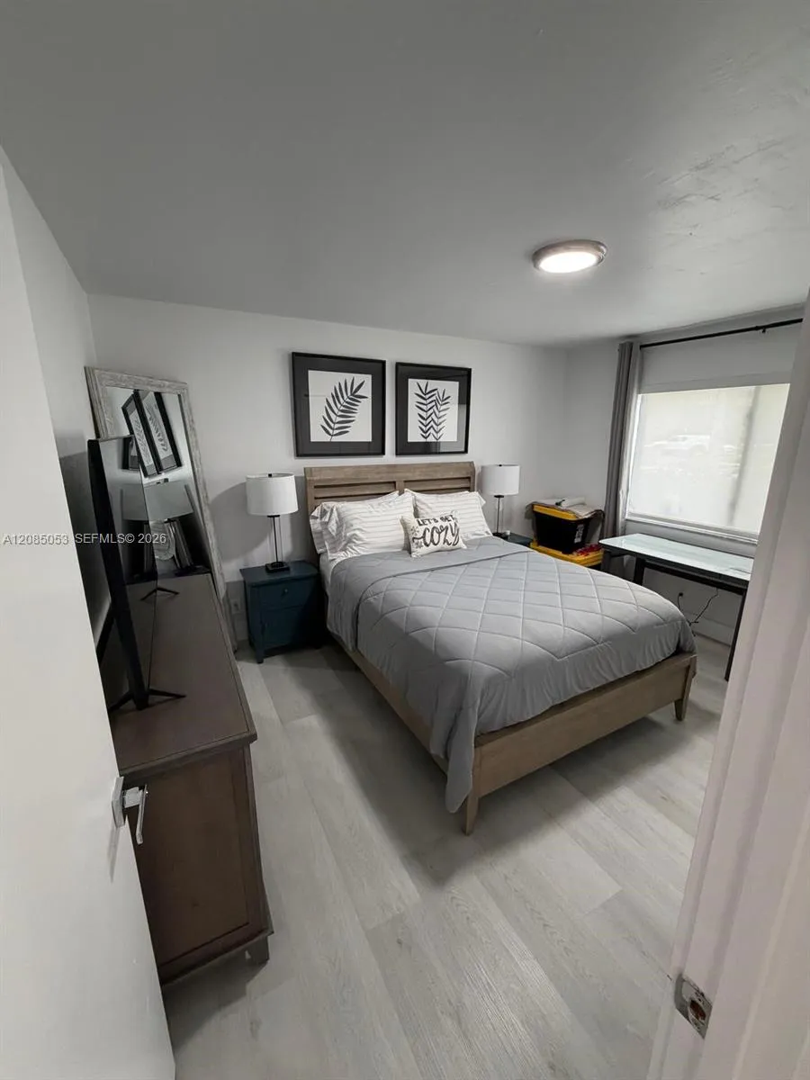 331 Lakeview Dr #101 Weston, FL 33326
