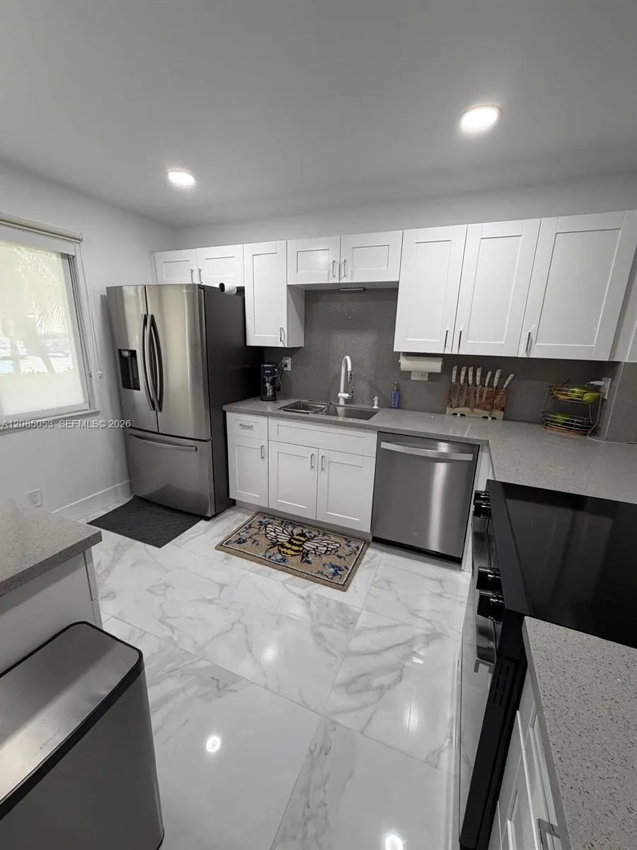 331 Lakeview Dr #101 Weston, FL 33326