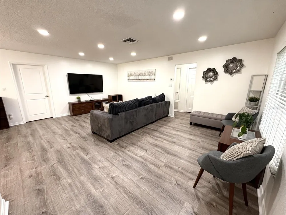 5115 GATEWAY AVENUE Orlando, FL 32821