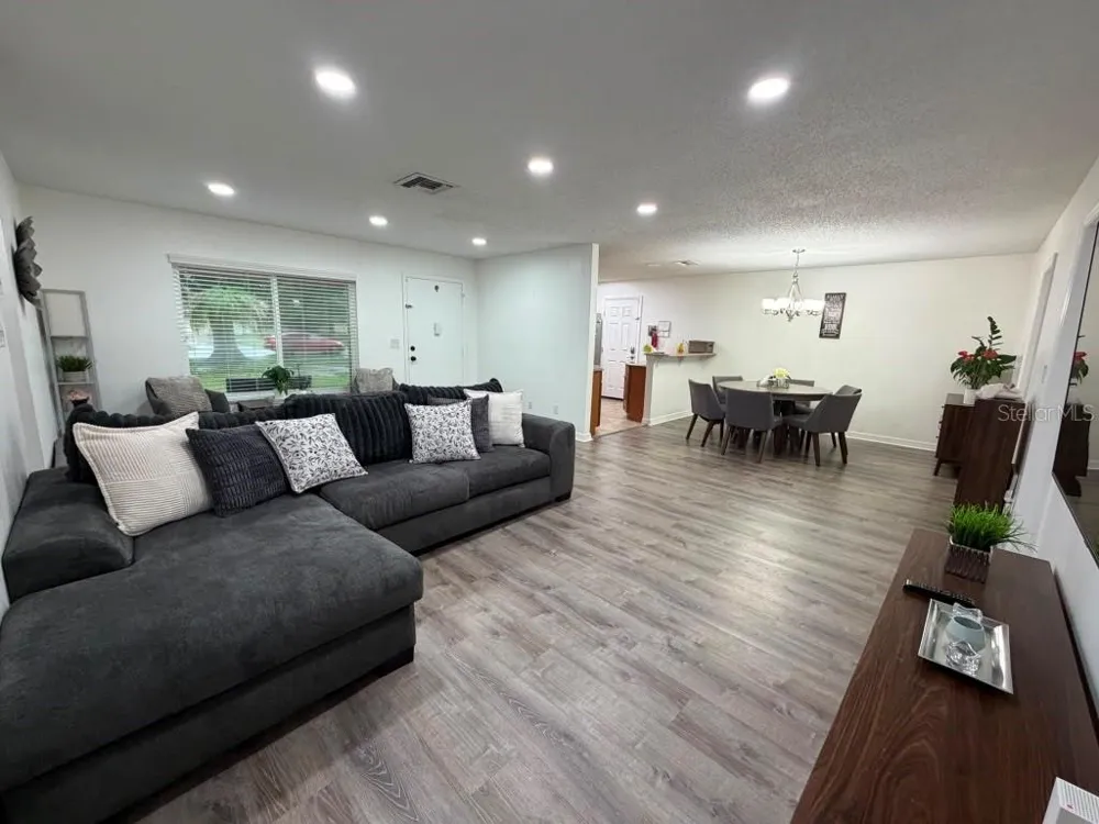 5115 GATEWAY AVENUE Orlando, FL 32821