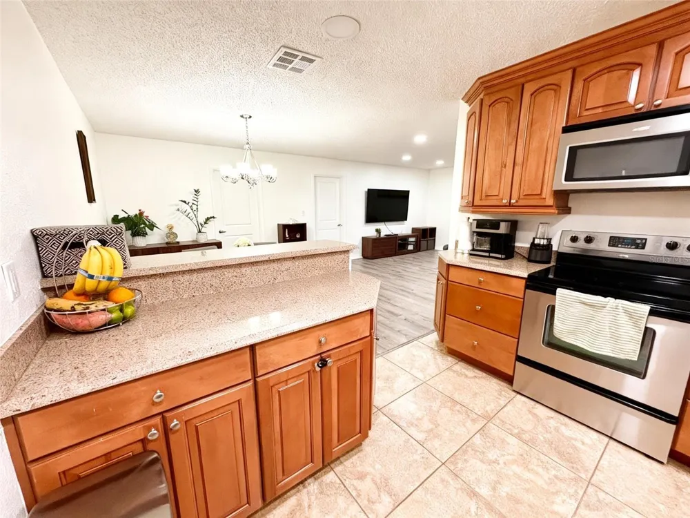 5115 GATEWAY AVENUE Orlando, FL 32821