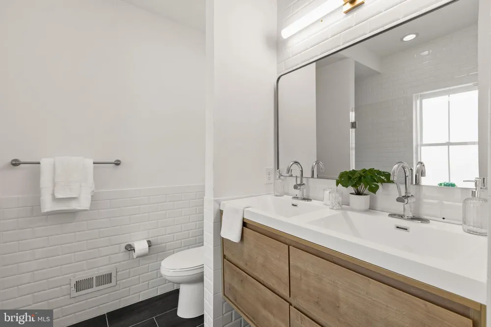 1006 S REESE STREET Philadelphia, PA 19147