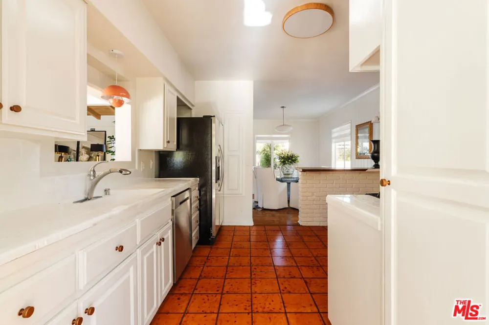 809 Broom Way Los Angeles, CA 90049