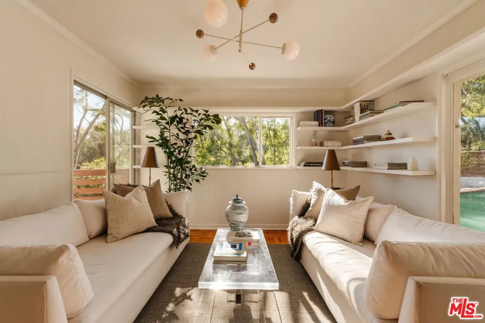 809 Broom Way Los Angeles, CA 90049