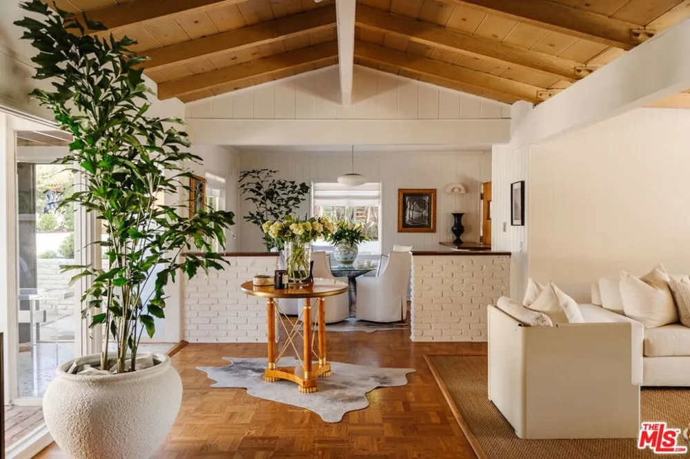 809 Broom Way Los Angeles, CA 90049