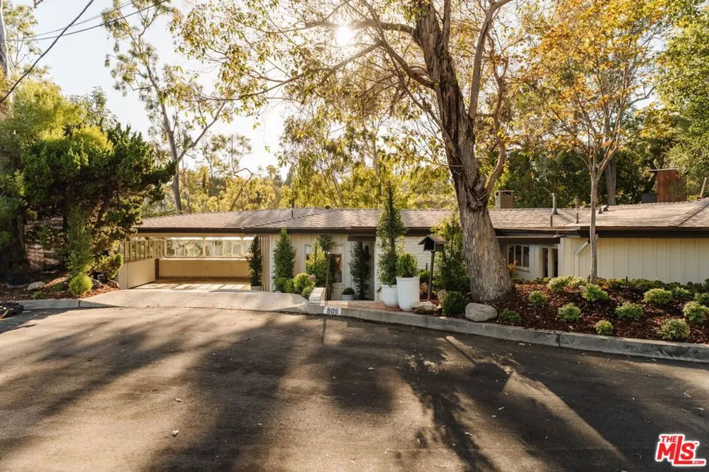 809 Broom Way Los Angeles, CA 90049