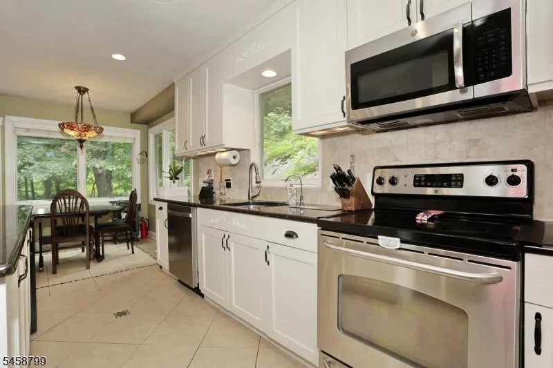 121 Magee Rd Ringwood, NJ 07456