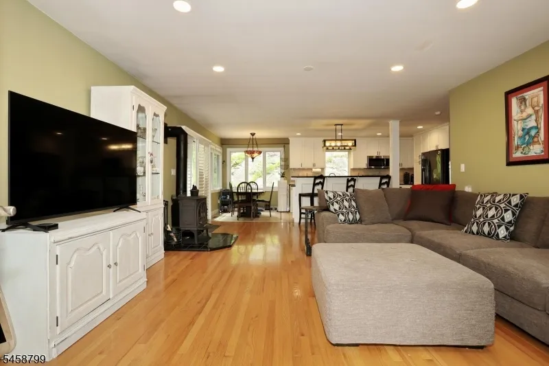 121 Magee Rd Ringwood, NJ 07456