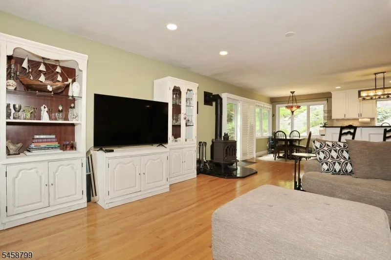 121 Magee Rd Ringwood, NJ 07456