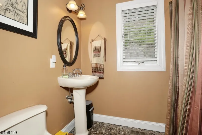 121 Magee Rd Ringwood, NJ 07456
