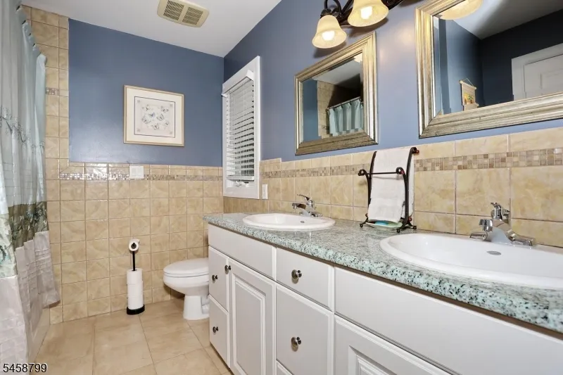 121 Magee Rd Ringwood, NJ 07456